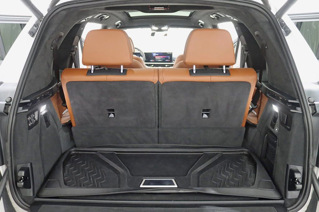 Used 2024 BMW X7 M60i w/ Executive Package image 44