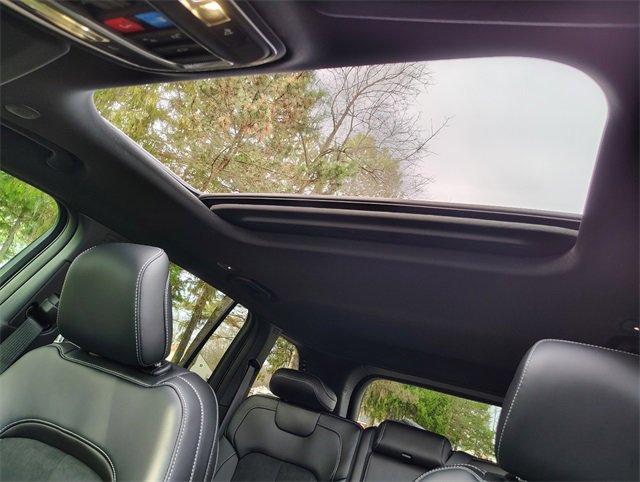 New 2025 Jeep Grand Cherokee Altitude image 4