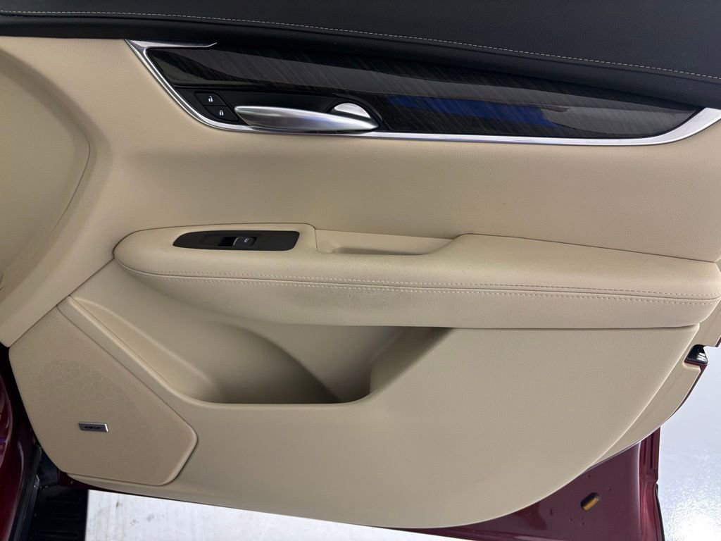 Used 2018 Cadillac XT5 FWD image 38