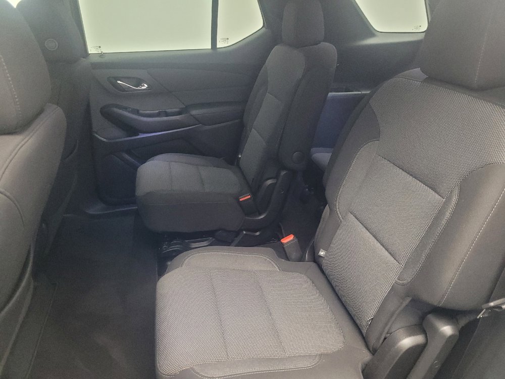 Used 2022 Chevrolet Traverse LT image 18