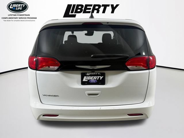 Used 2024 Chrysler Voyager LX FWD image 4
