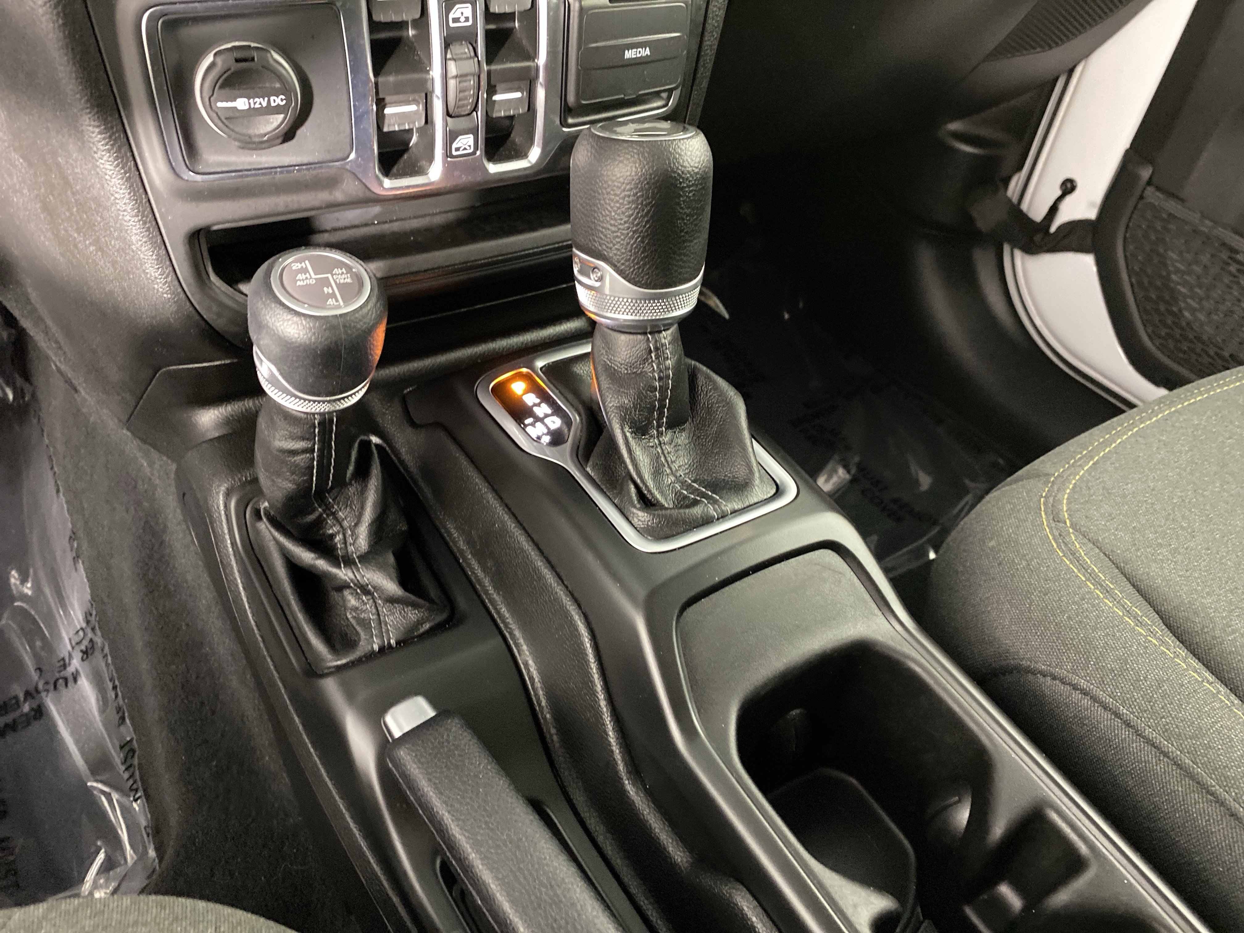 Used 2025 Jeep Wrangler Sahara AWD/4WD image 30