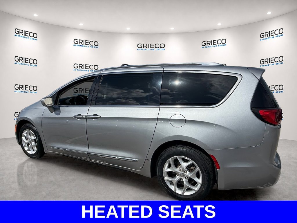 Used 2020 Chrysler Pacifica Touring-L w/ Tire & Wheel Group FWD image 5