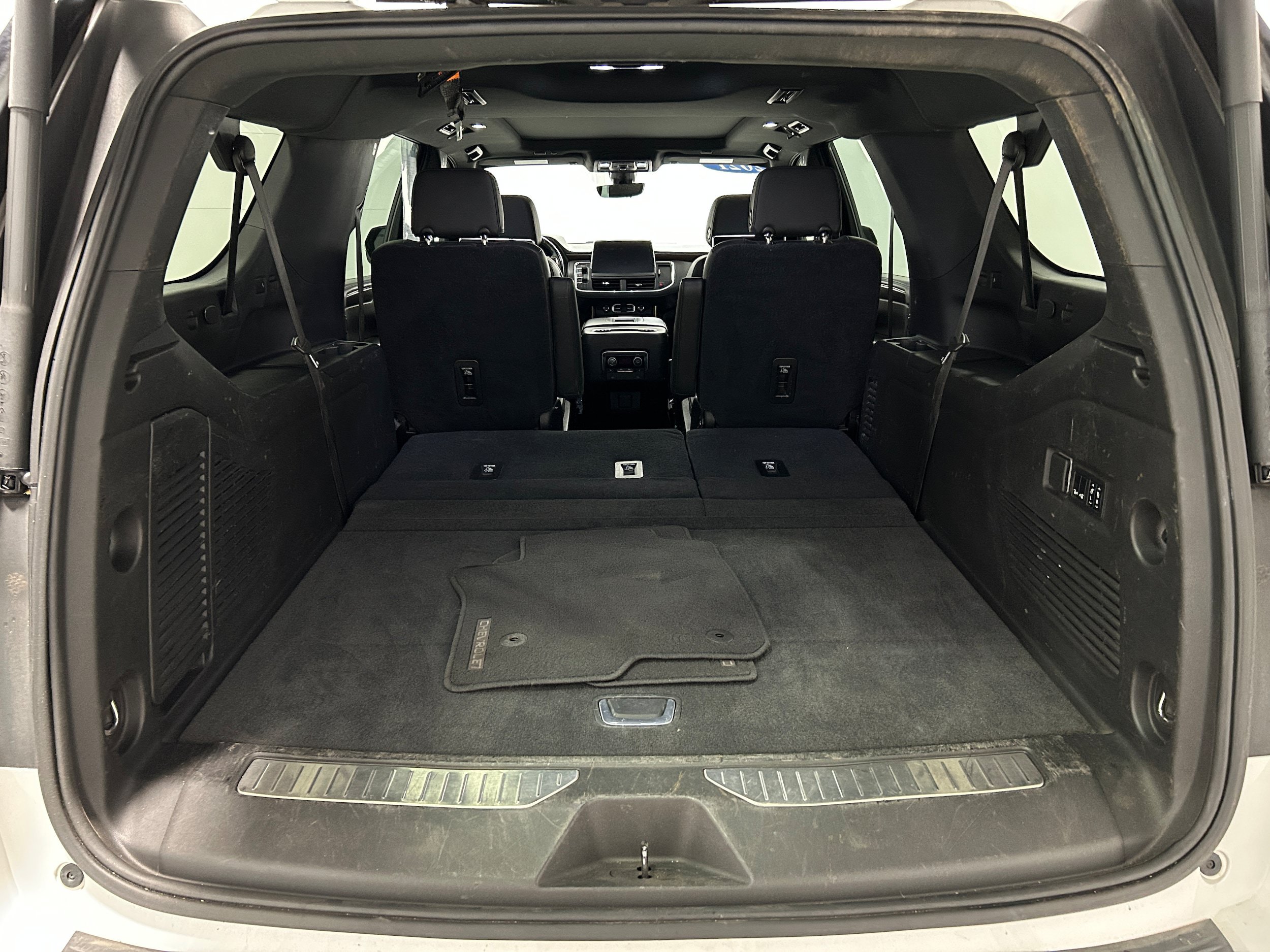 Used 2021 Chevrolet Suburban High Country w/ Premium Package AWD/4WD image 38