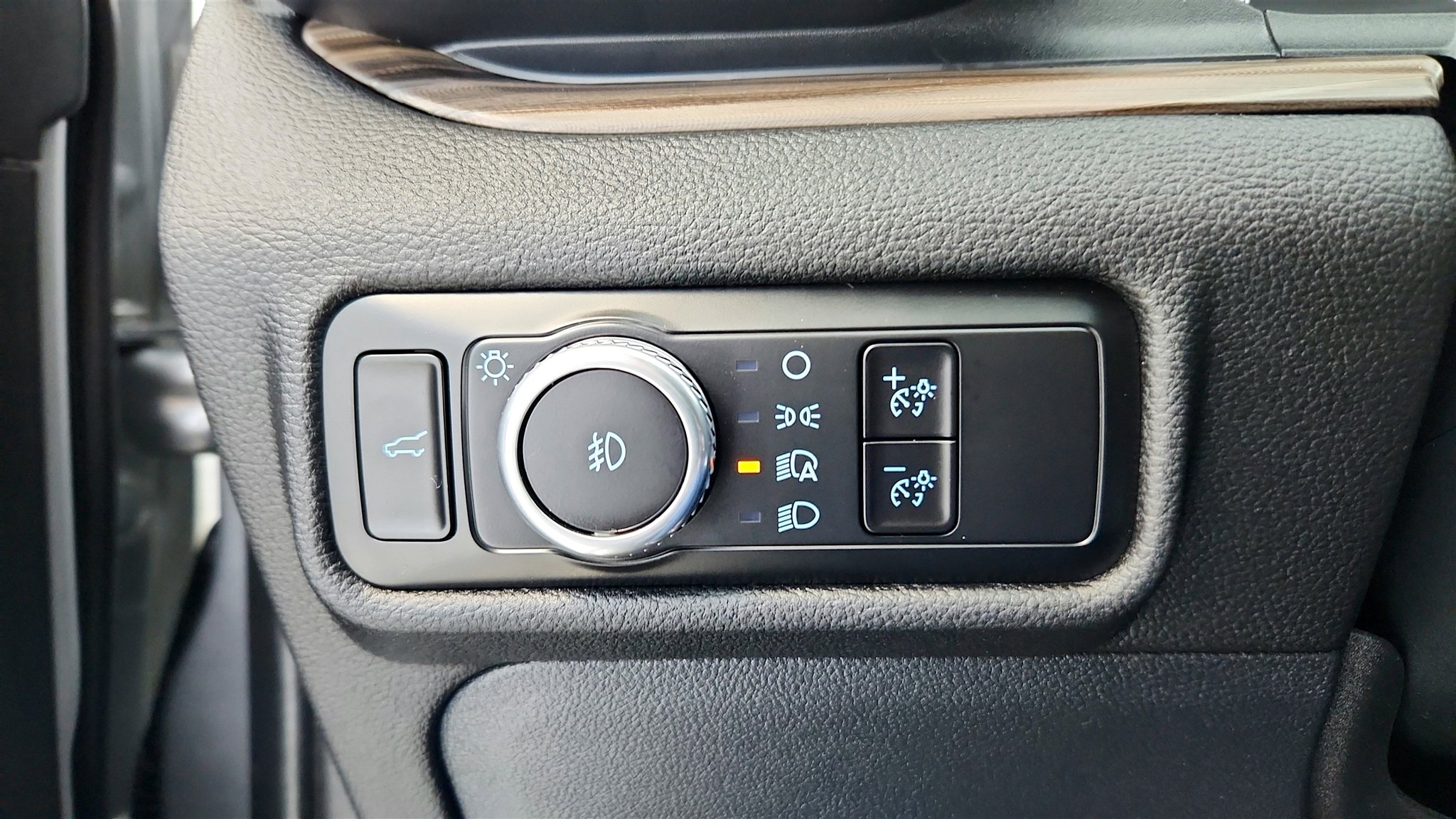 Used 2023 Ford Explorer Limited w/ Equipment Group 301A image 38