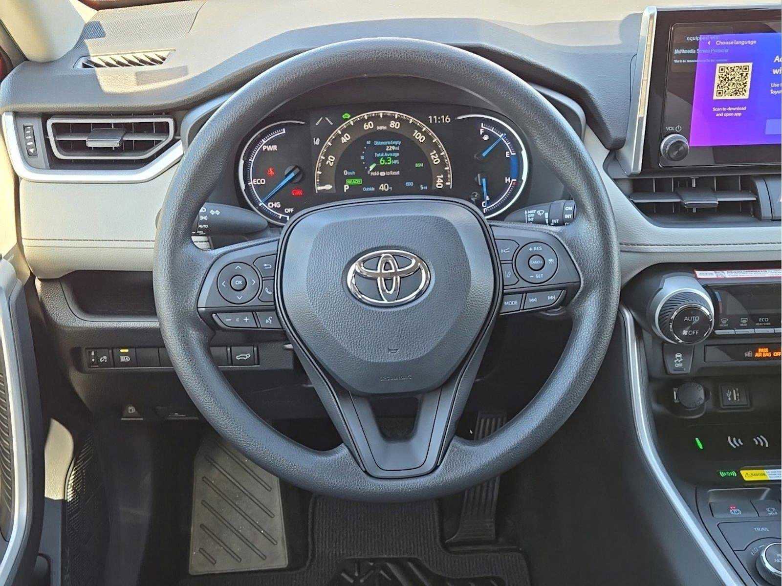 Used 2025 Toyota RAV4 XLE image 15