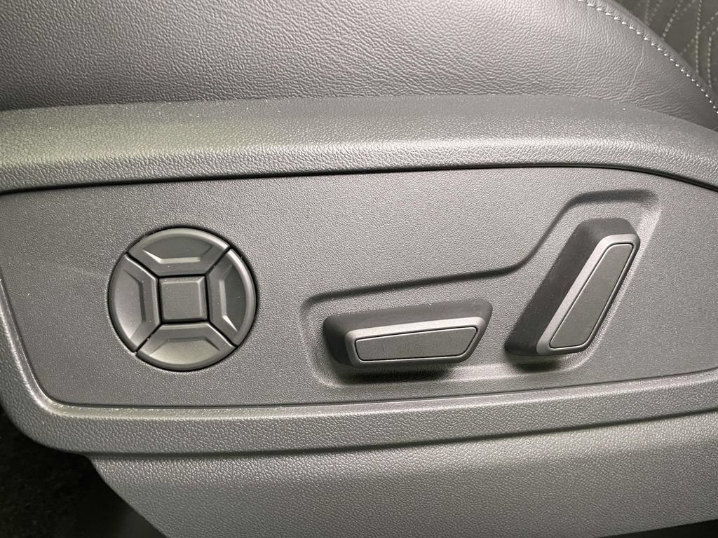 New 2026 Audi SQ5 Premium Plus AWD/4WD image 17