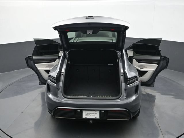 Certified 2025 Porsche Macan Turbo Electric AWD/4WD image 28