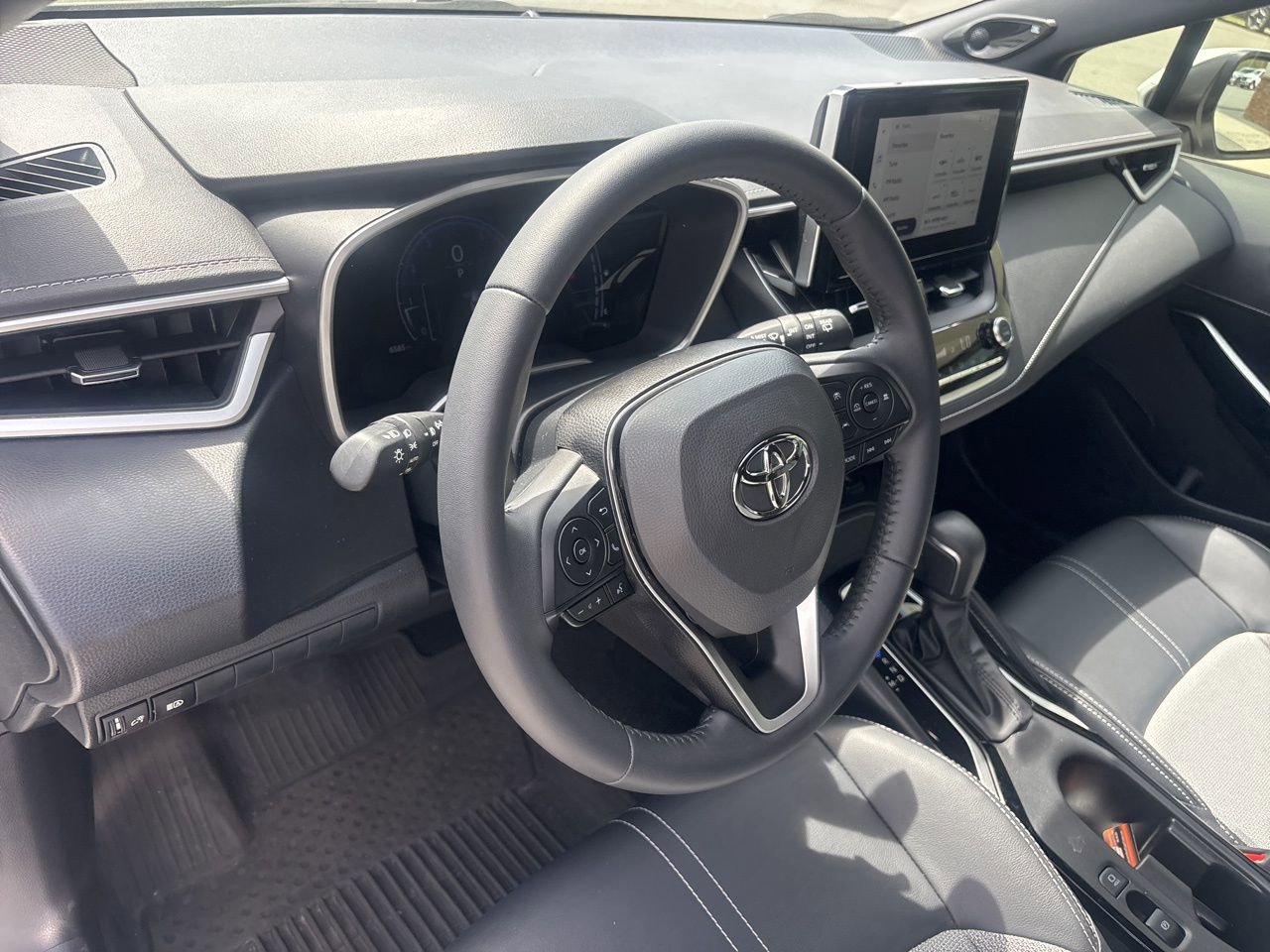 Used 2025 Toyota Corolla XSE image 4