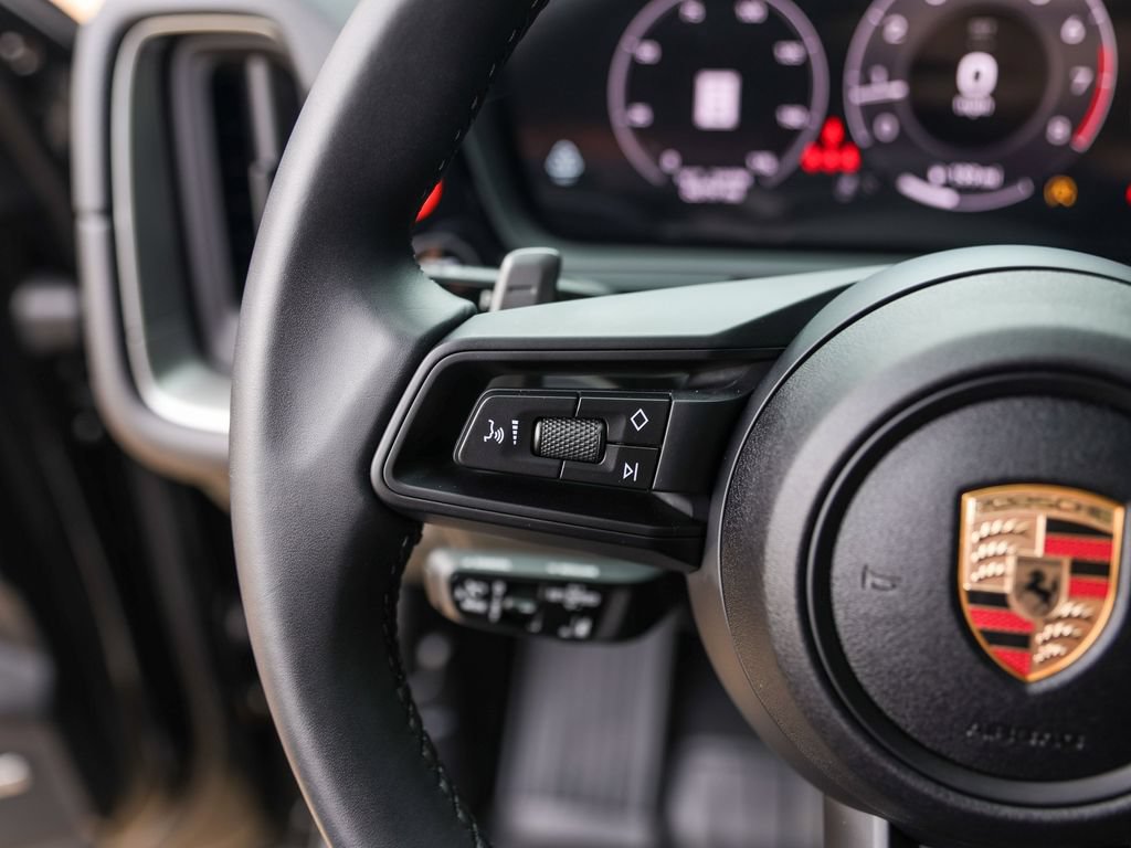 Certified 2025 Porsche Cayenne AWD/4WD image 20