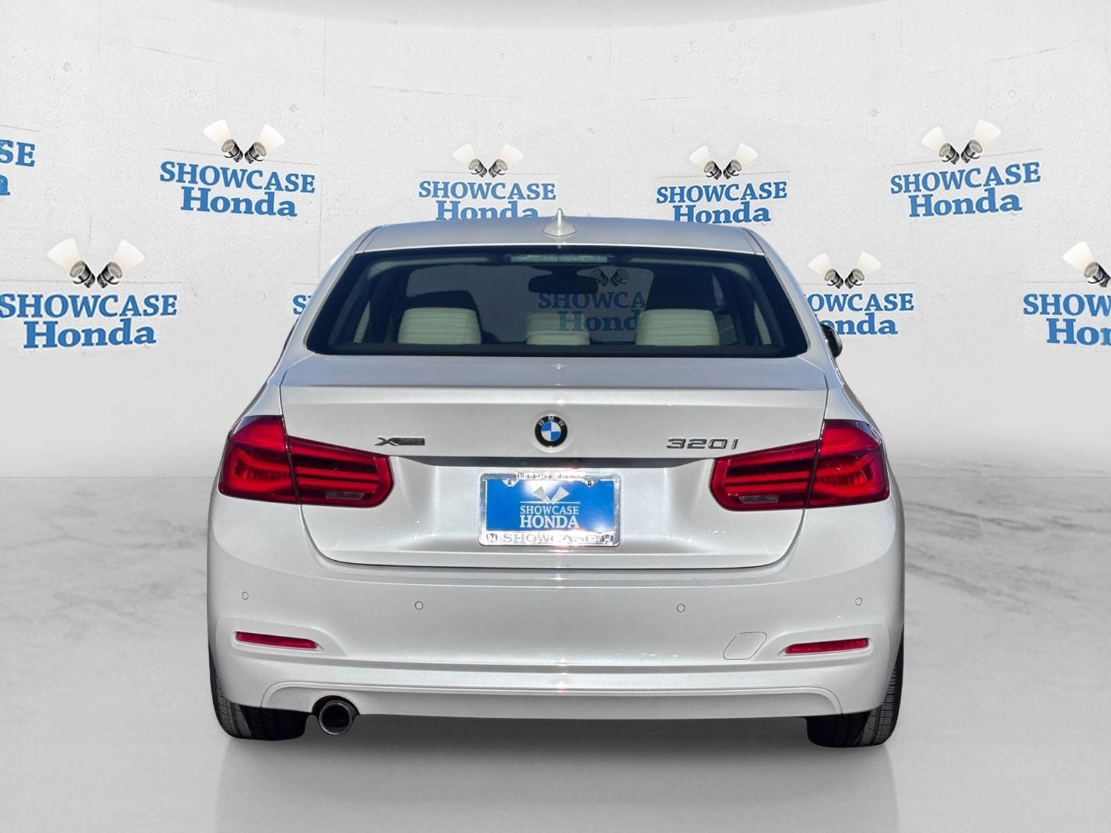Used 2018 BMW 320i xDrive Sedan AWD/4WD image 7
