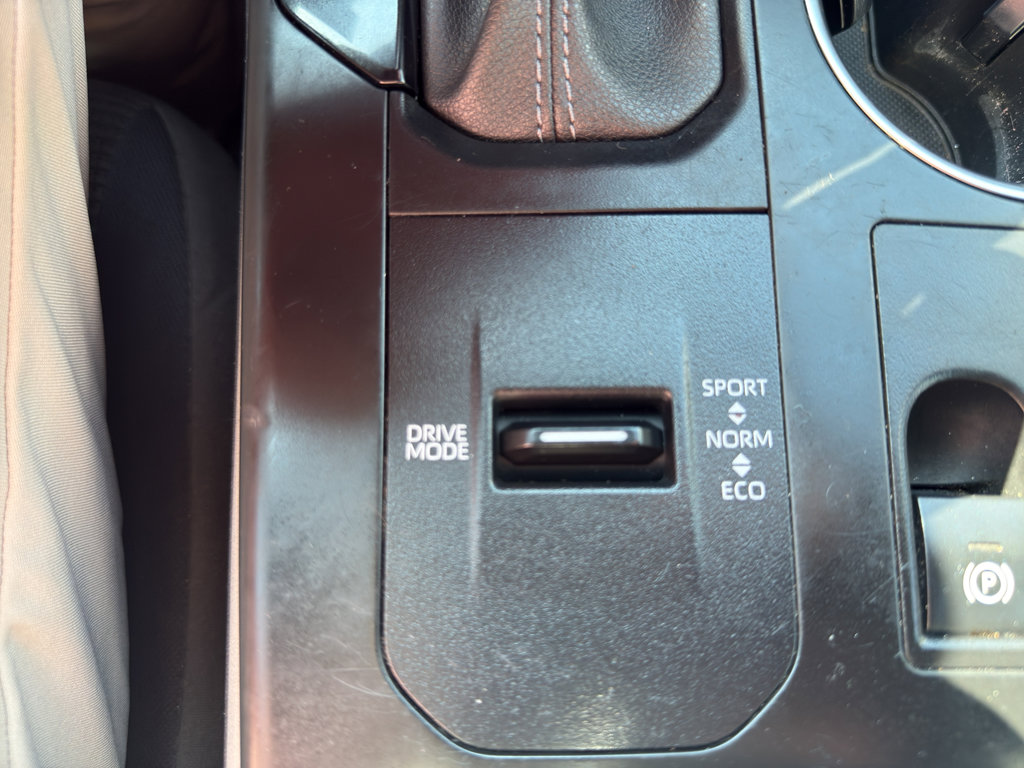 Used 2023 Toyota Highlander LE image 24