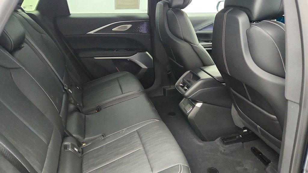 Used 2023 Cadillac Lyriq AWD image 23
