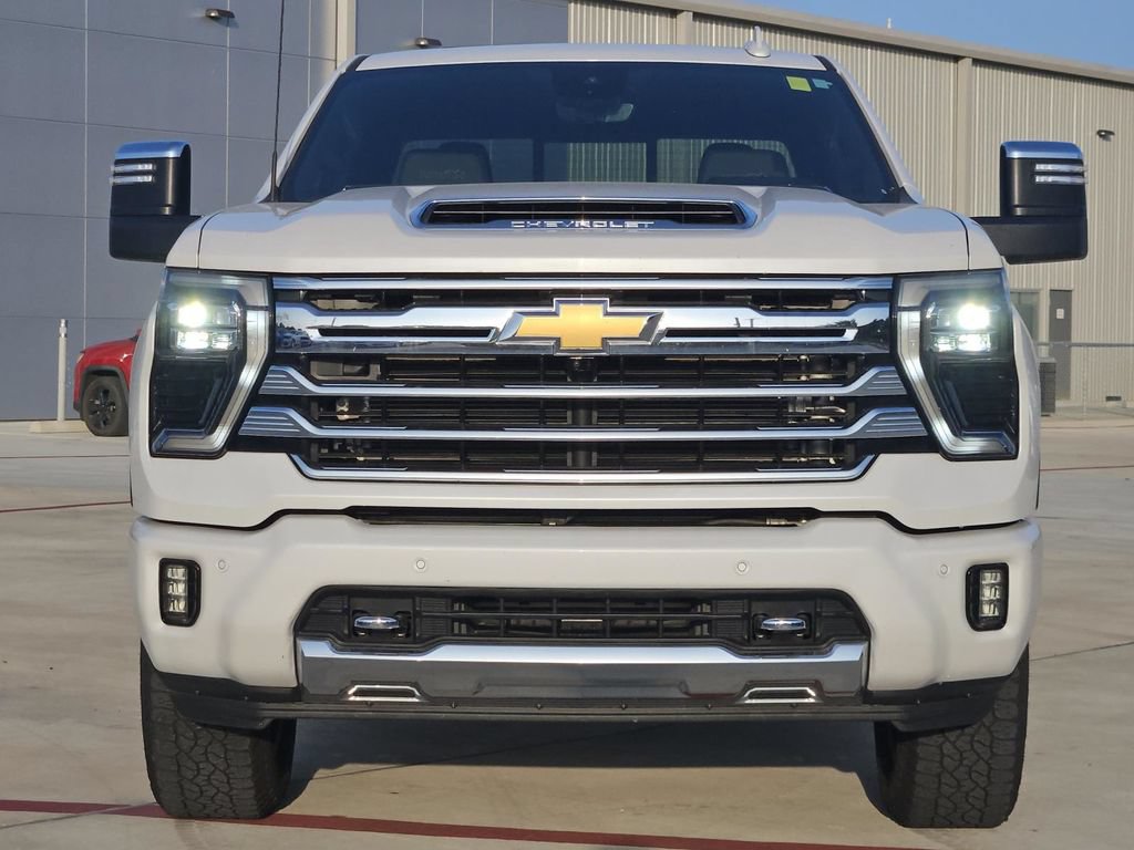 Used 2025 Chevrolet Silverado 2500 High Country w/ Technology Package AWD/4WD image 2