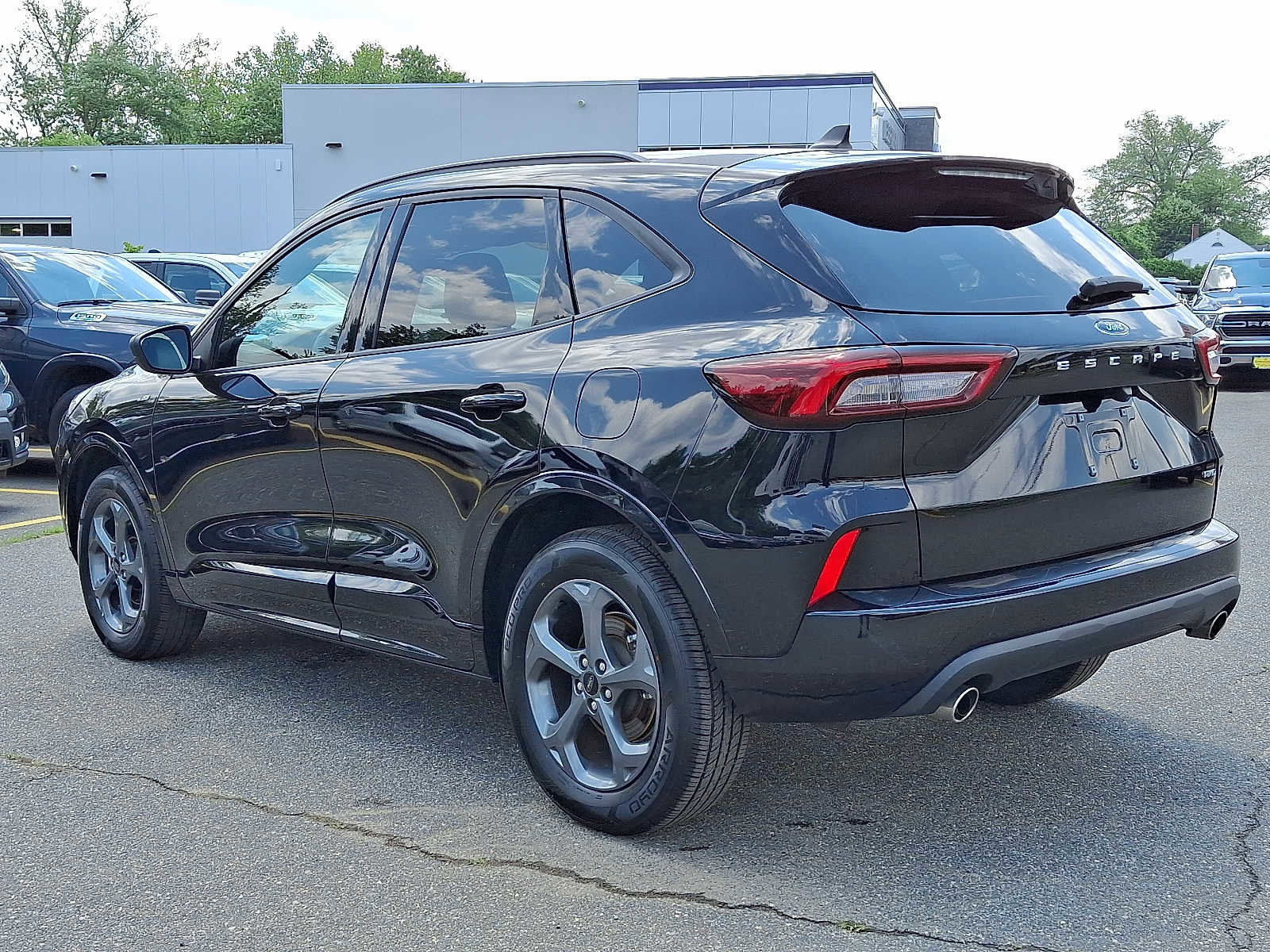 Used 2024 Ford Escape ST-Line image 4