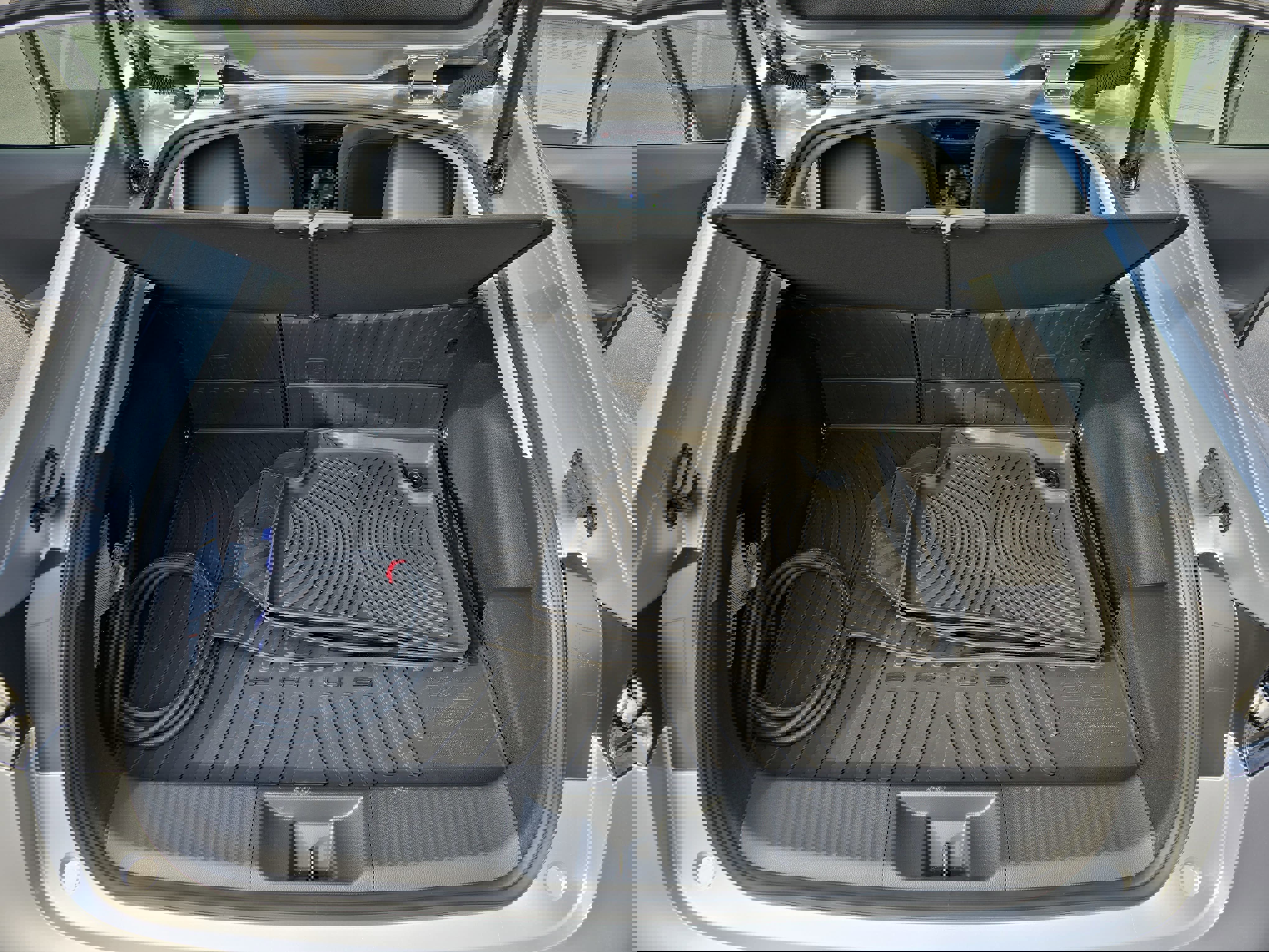 Used 2025 Toyota Prius Plug-In Hybrid image 12