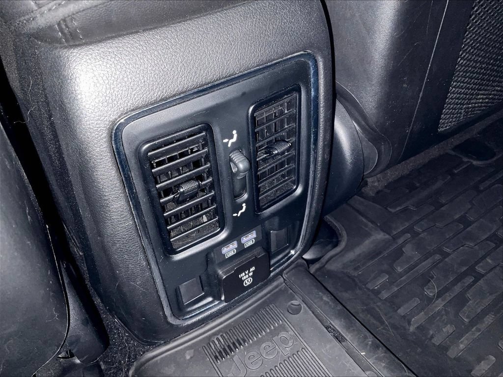 Used 2021 Jeep Grand Cherokee Limited AWD/4WD image 12
