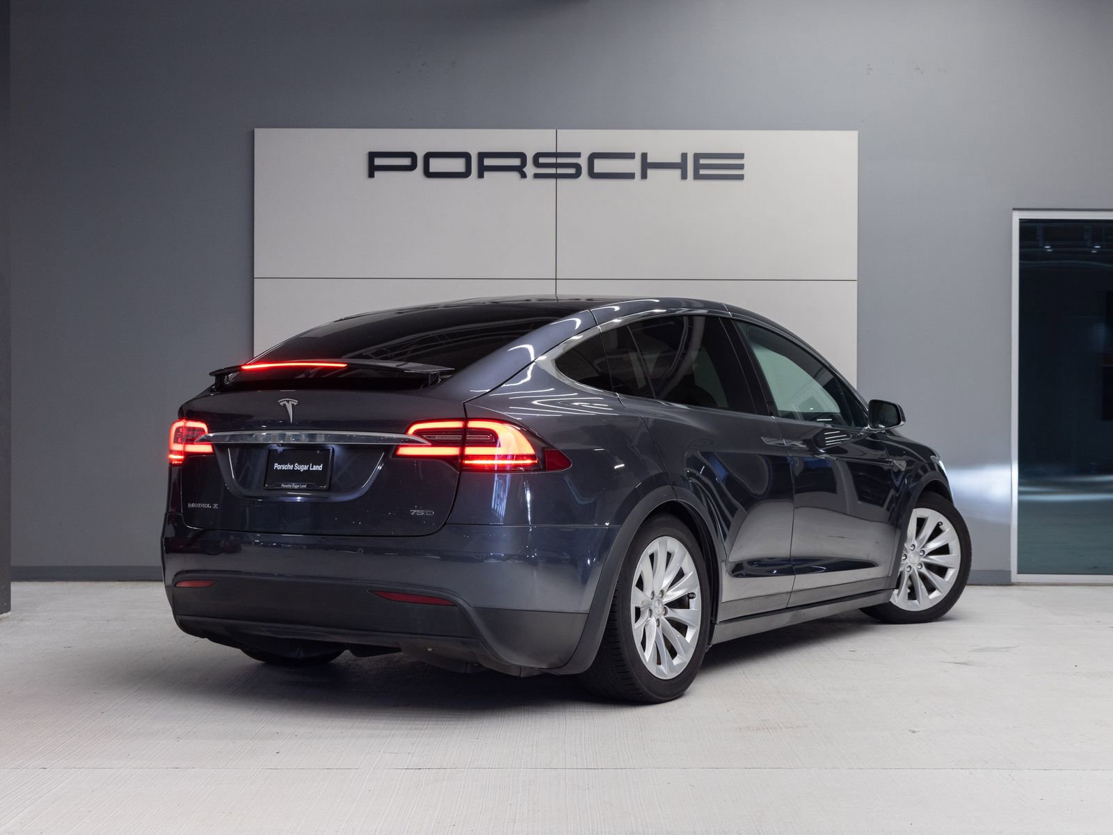 Used 2016 Tesla Model X 70D AWD/4WD image 7