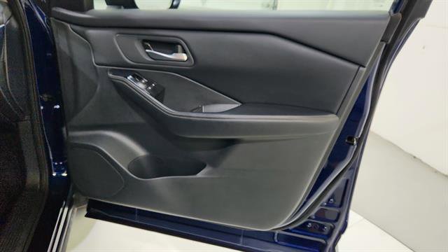 Certified 2025 Nissan Rogue SV image 24