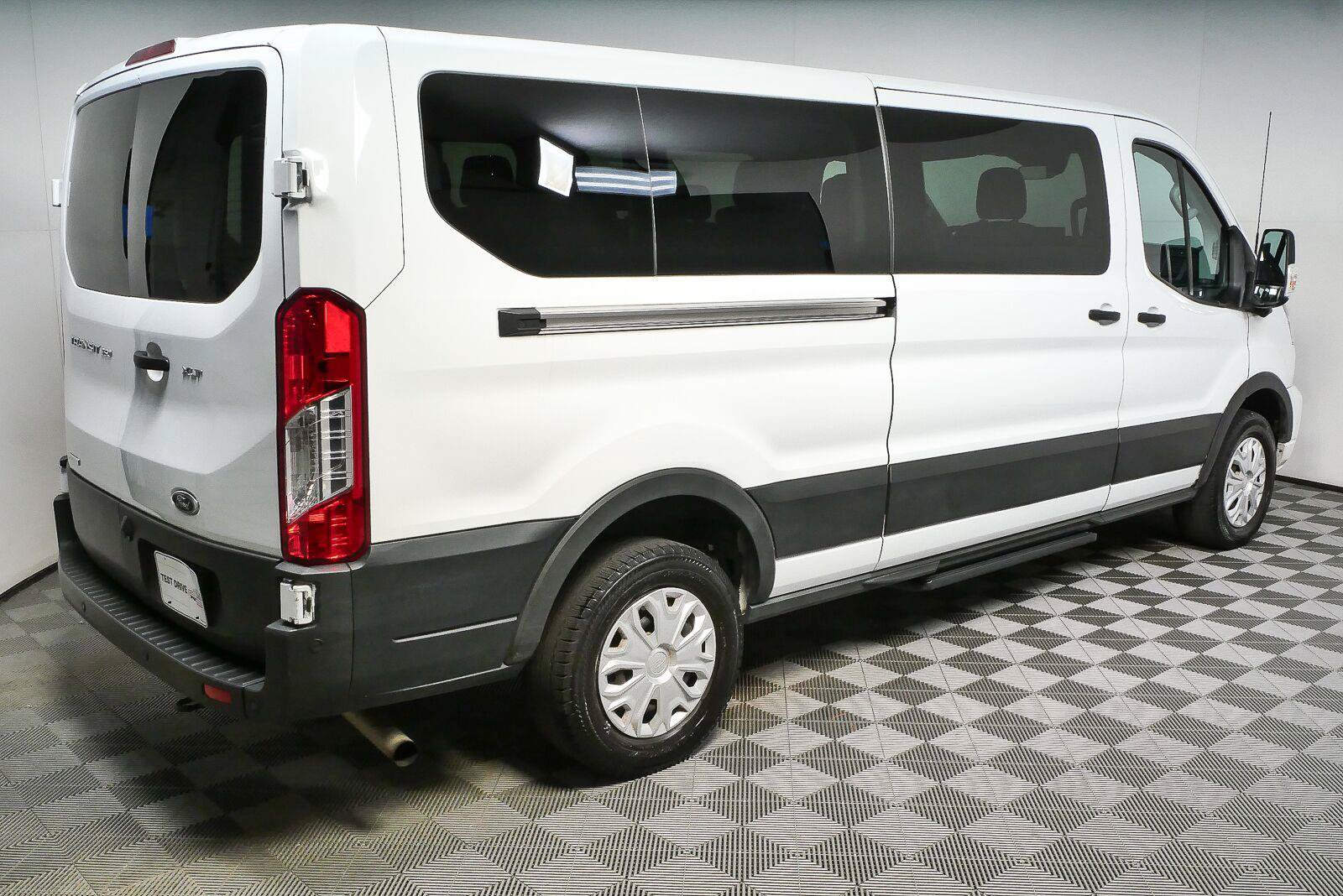 Used 2023 Ford Transit 350 XLT RWD image 3