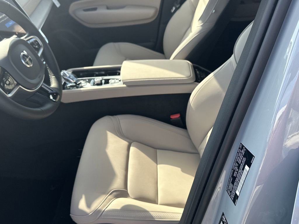 New 2026 Volvo XC90 B6 Plus w/ Protection Package Premier image 16