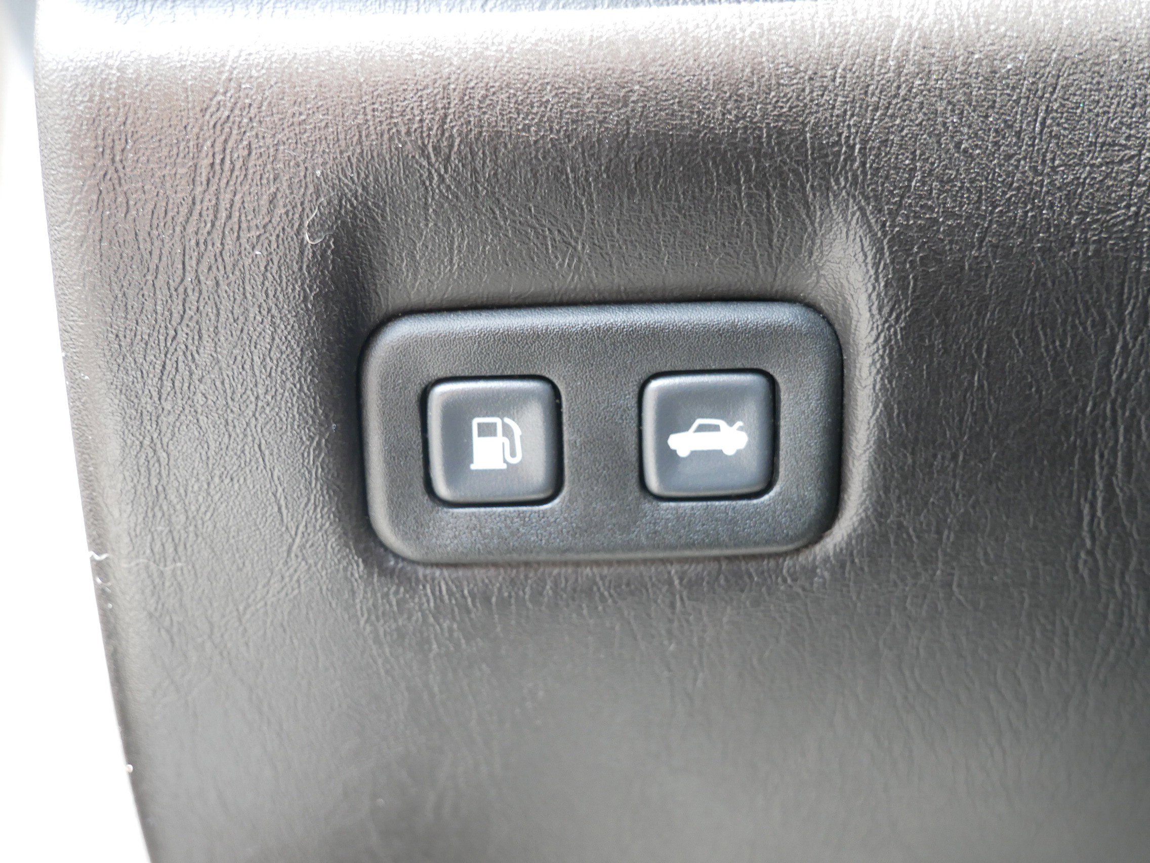 Used 2007 Cadillac XLR RWD image 10