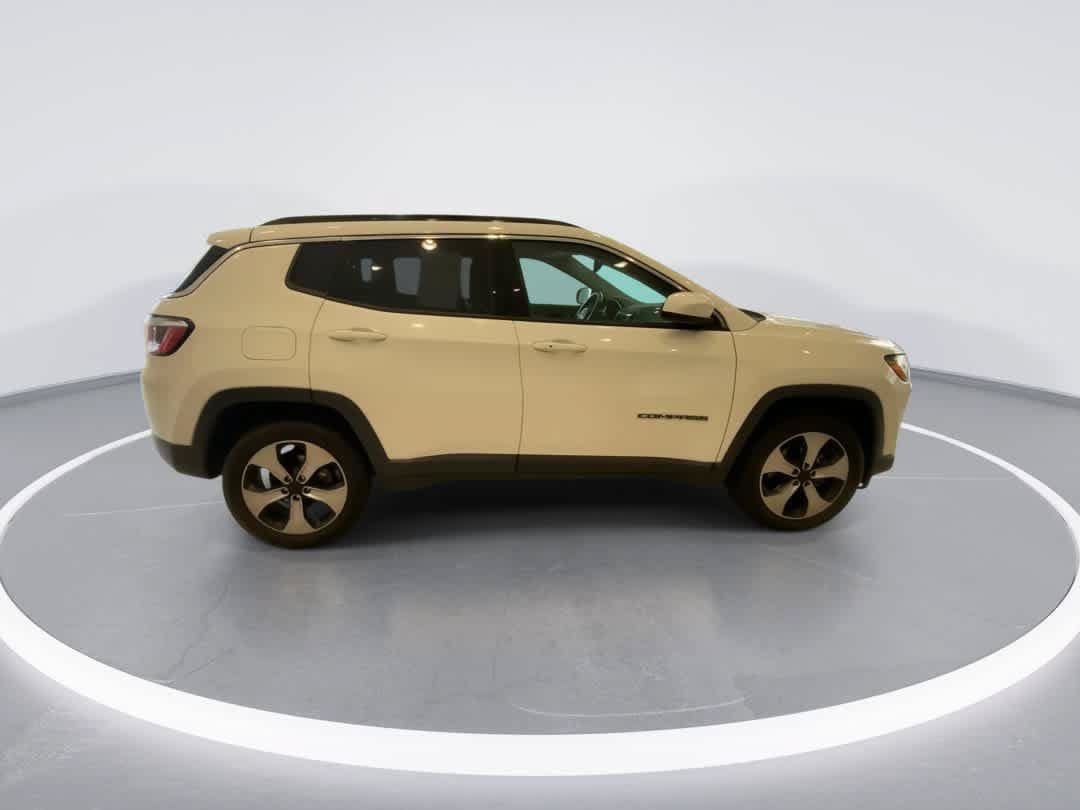 Used 2018 Jeep Compass Latitude w/ Popular Equipment Group AWD/4WD image 9