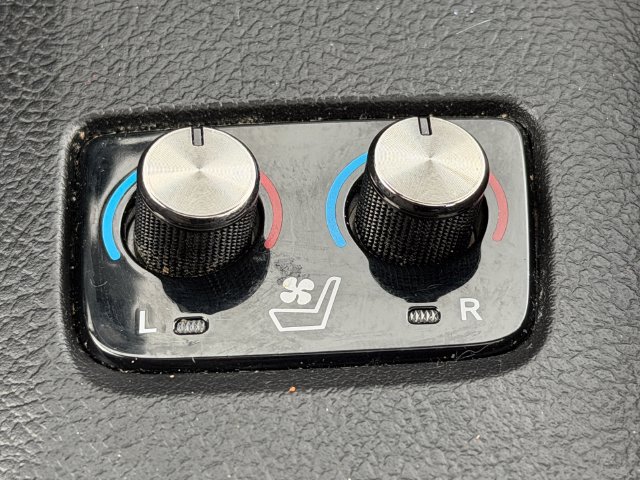 Used 2014 Toyota Avalon Limited FWD image 38