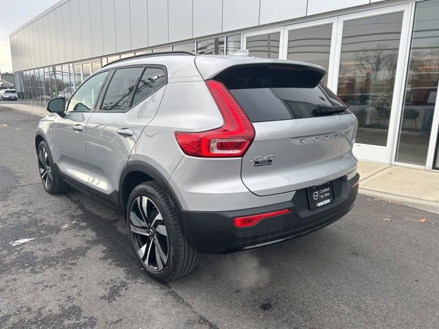 Certified 2025 Volvo XC40 B5 Plus AWD/4WD image 3