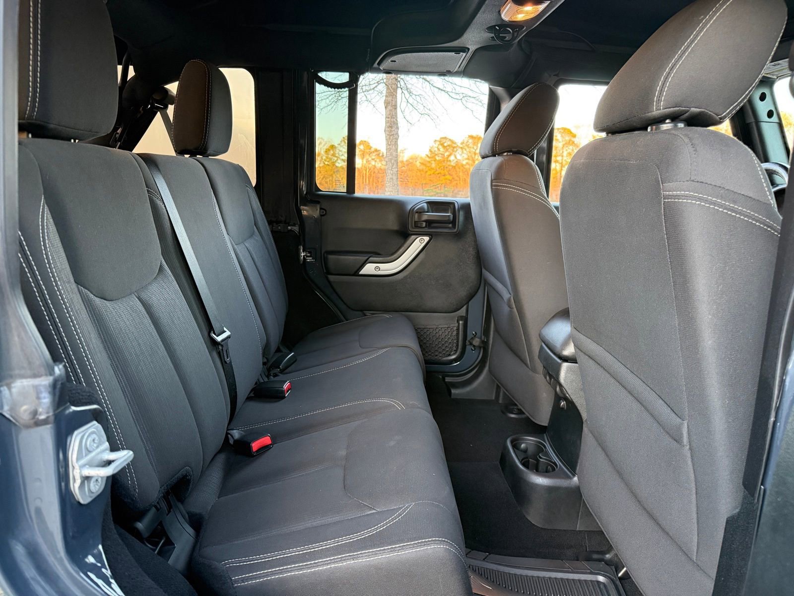 Used 2016 Jeep Wrangler Unlimited Sahara w/ Connectivity Group image 35