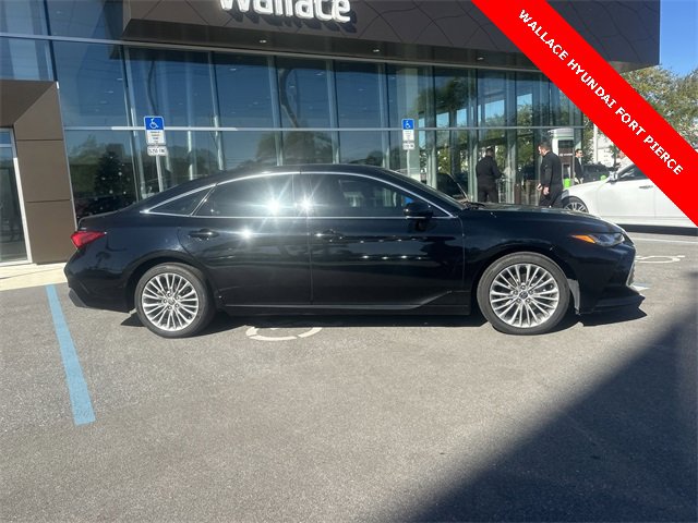 Used 2022 Toyota Avalon Limited image 5