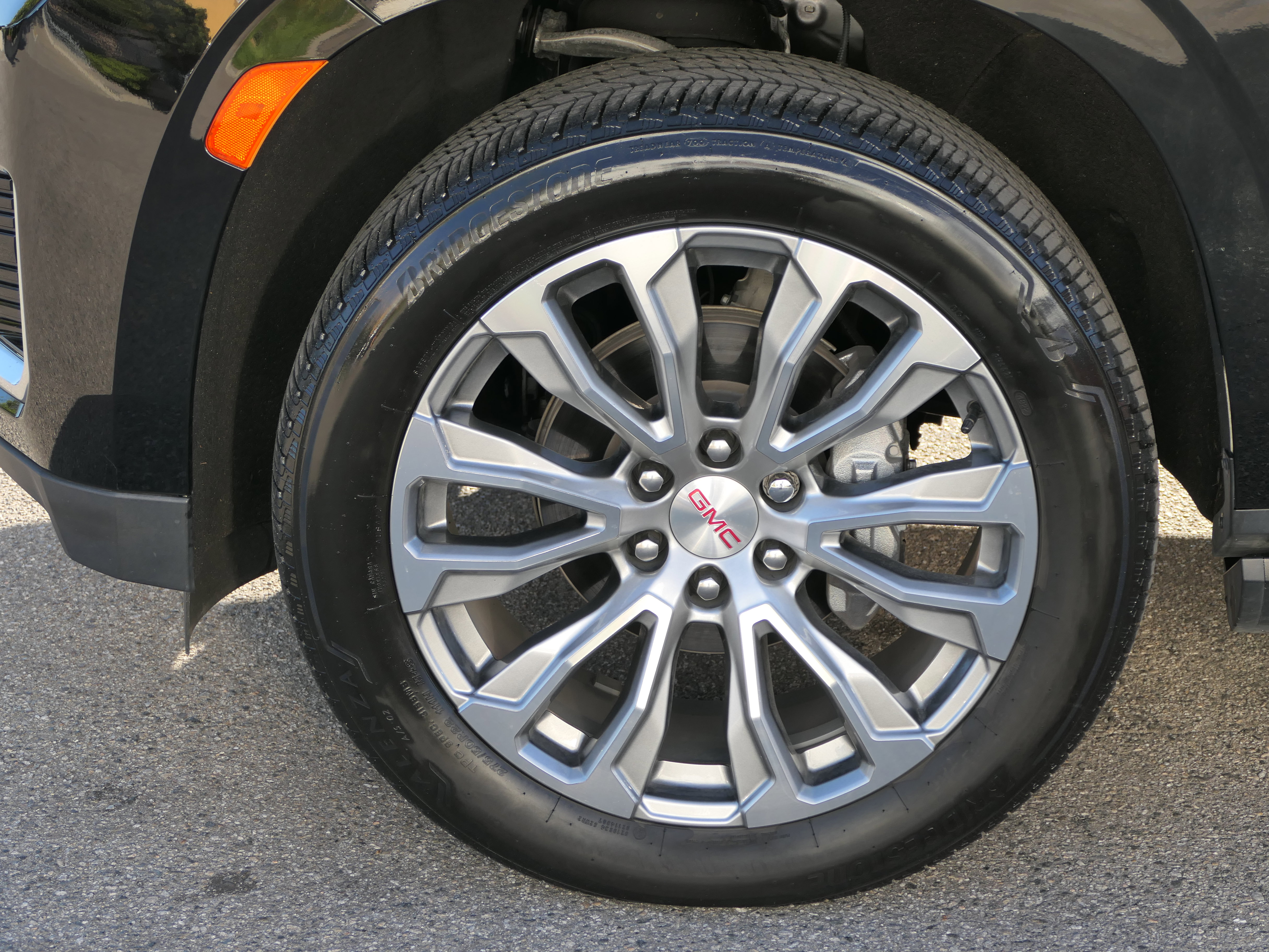 Used 2023 GMC Yukon XL Denali image 9