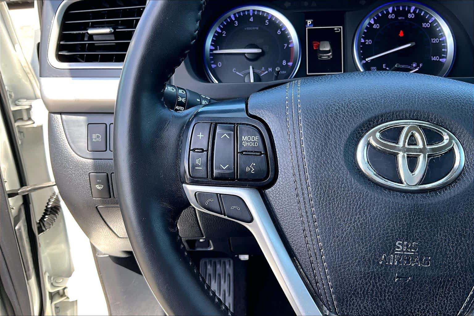 Used 2019 Toyota Highlander Limited Platinum FWD image 22