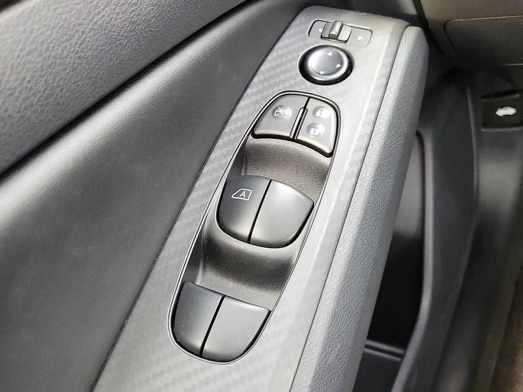 Used 2025 Nissan Altima 2.5 SV FWD image 13