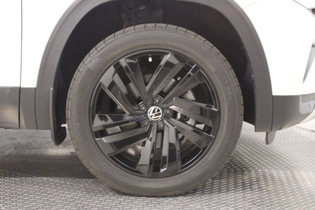 Used 2021 Volkswagen Atlas Cross Sport SE FWD image 14