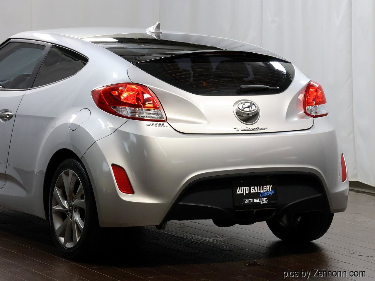 Used 2016 Hyundai Veloster FWD image 8