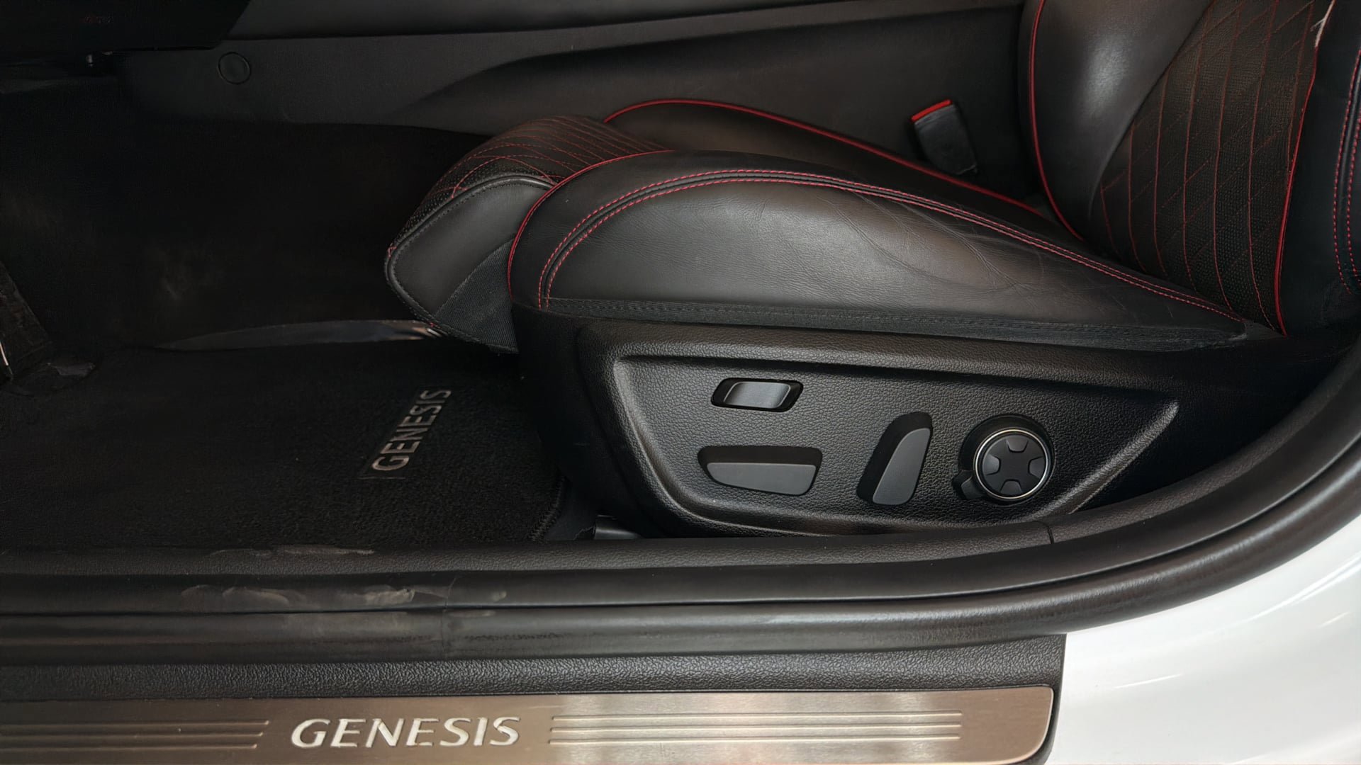 Used 2020 Genesis G70 3.3T w/ Sport Package image 22