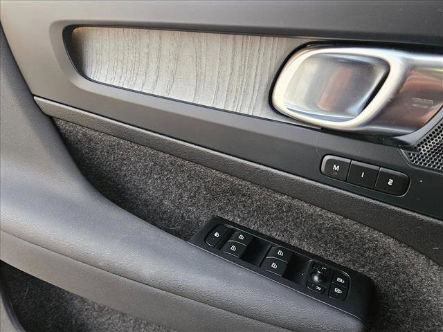 Used 2024 Volvo XC40 B5 Core w/ Climate Package AWD/4WD image 7