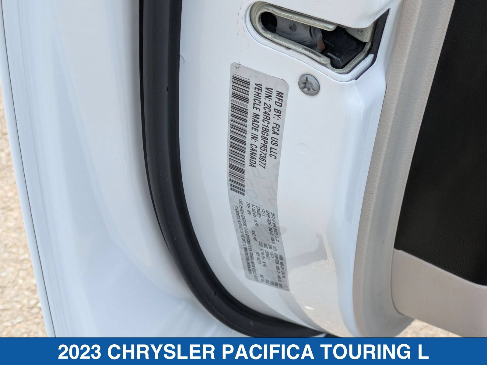 Used 2023 Chrysler Pacifica Touring-L FWD image 39
