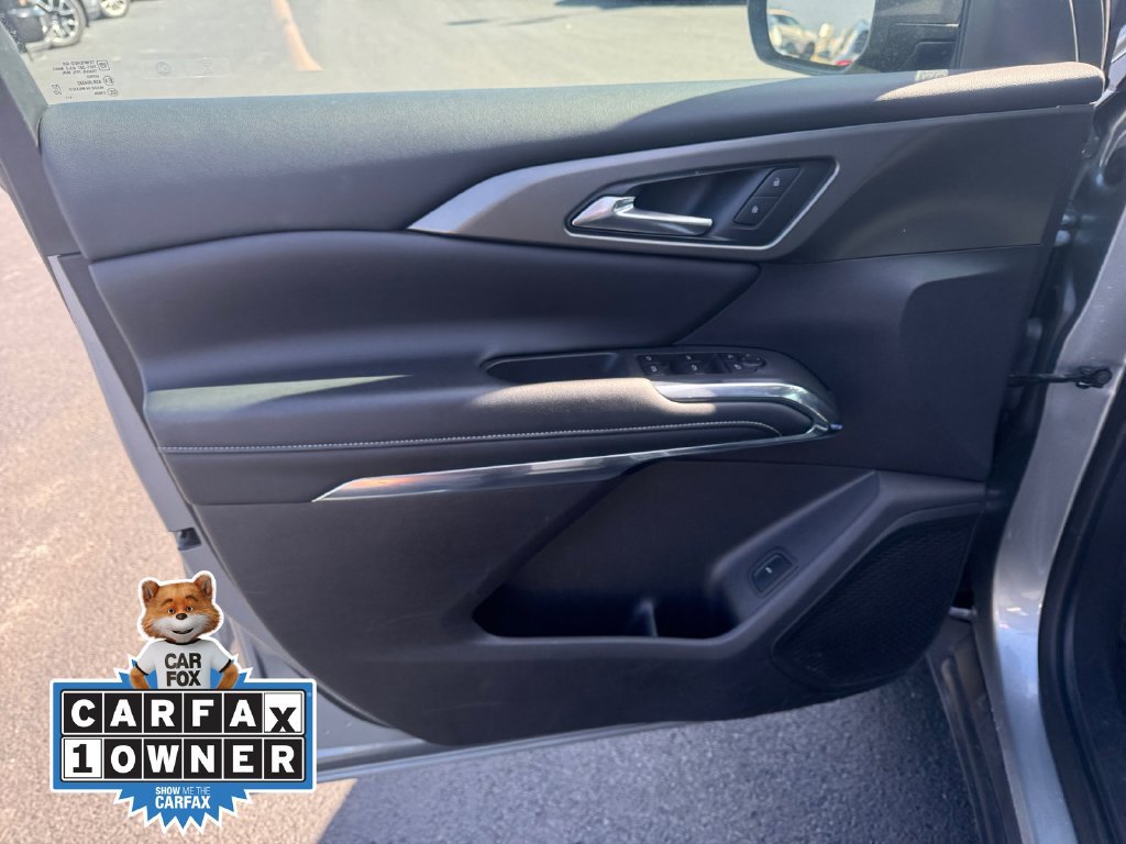 Used 2025 Chevrolet Traverse LT AWD/4WD image 19