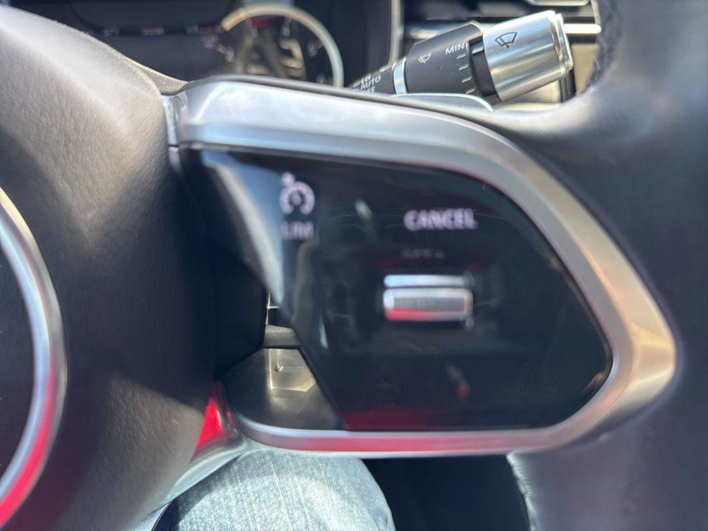 Used 2022 Jaguar XF SE image 18