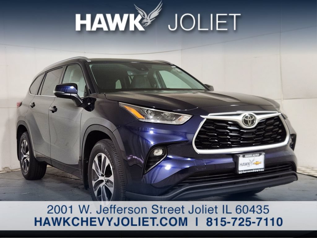 Used 2021 Toyota Highlander XLE AWD/4WD image 1