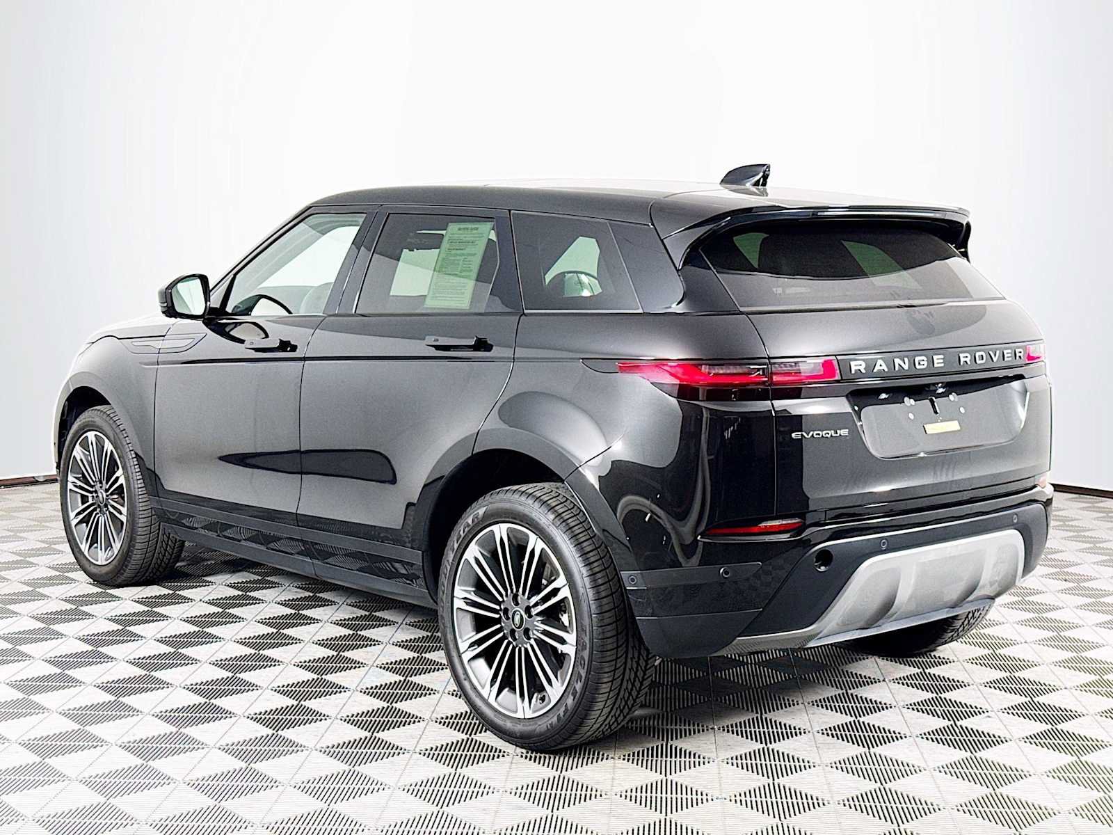 Used 2026 Land Rover Range Rover Evoque S AWD/4WD image 7