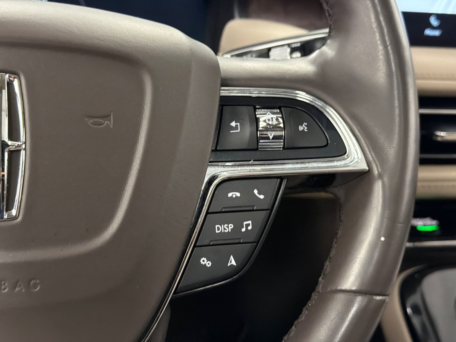 Used 2023 Lincoln Nautilus Reserve image 22