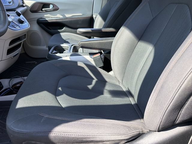 Used 2018 Chrysler Pacifica Touring Plus w/ Tire & Wheel Group FWD image 20