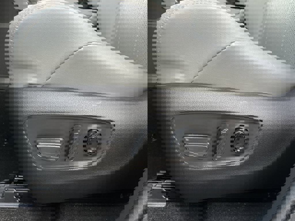 Used 2021 Toyota Venza XLE w/ Softex Package image 20