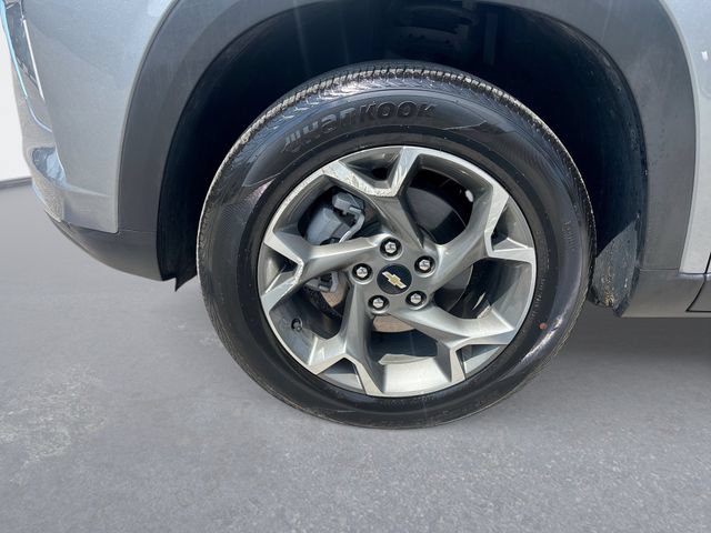 Used 2025 Chevrolet Trax LT FWD image 10