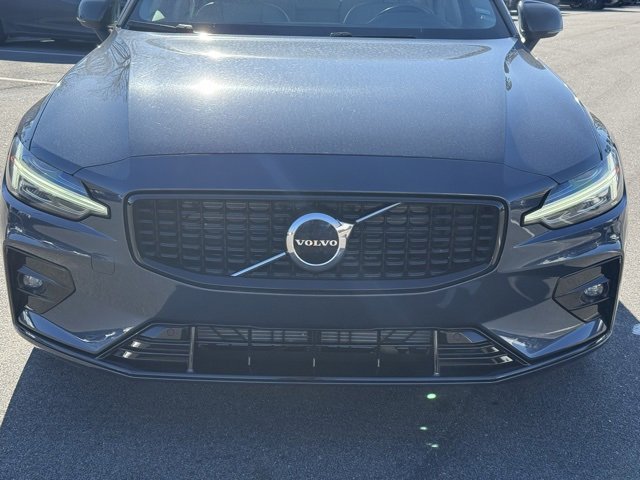 Used 2024 Volvo S60 B5 Core image 4