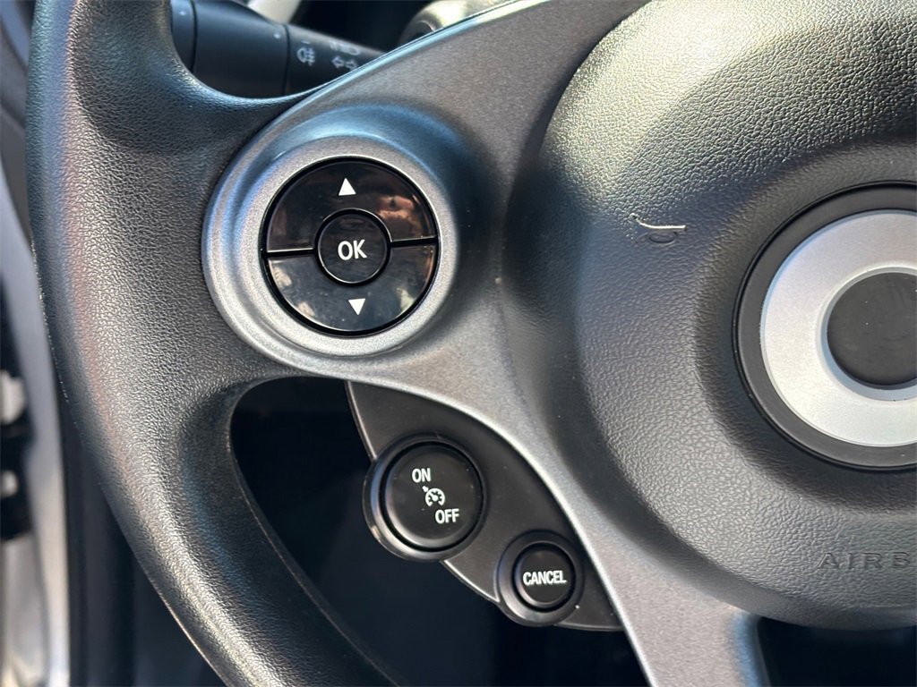 Used 2016 smart fortwo pure image 17