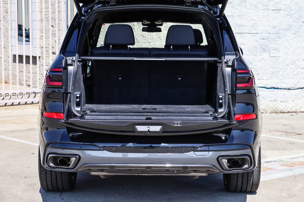 Used 2024 BMW X7 xDrive40i w/ M Sport Package image 30